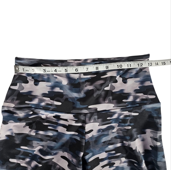Onzie Black and Blue Leggings Urban Camouflage Stretch Size Medium - Picture 3 of 6